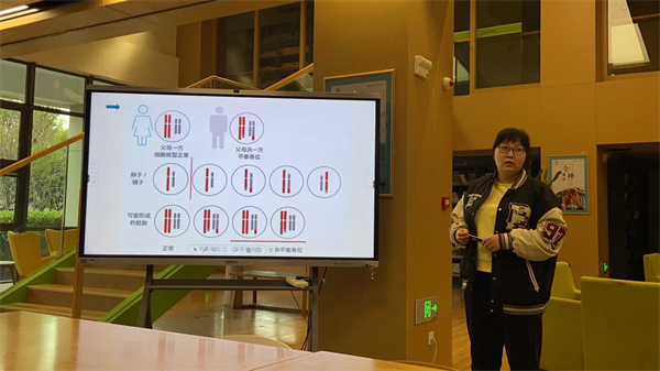 3 劉娜老師開設講座.jpg
