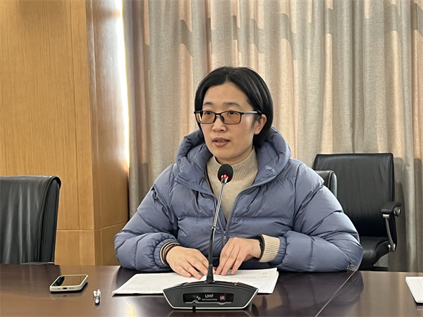 葉新紅老師評(píng)課.jpg