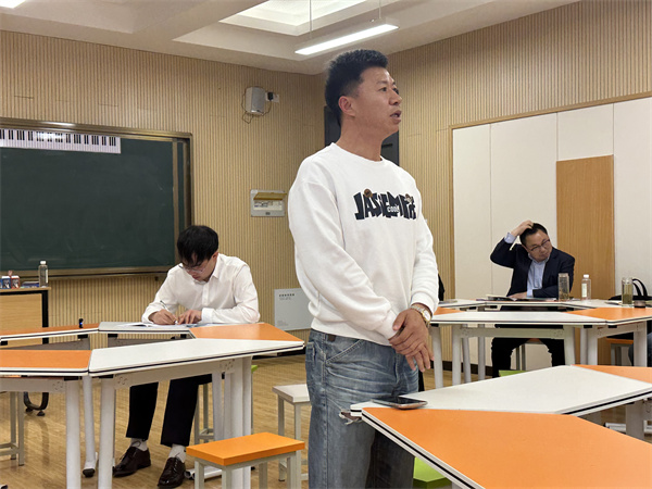 丁生軍老師評(píng)課.jpg