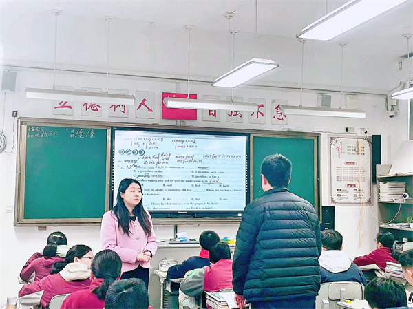 劉白老師上課風(fēng)采.jpg
