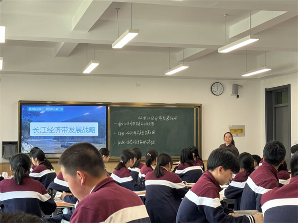 王小靜老師上課.png