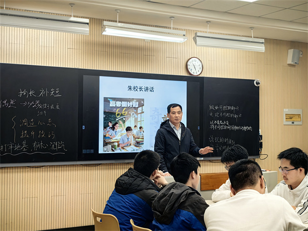 鳳棲湖校區(qū)校長朱云峰講話.jpg
