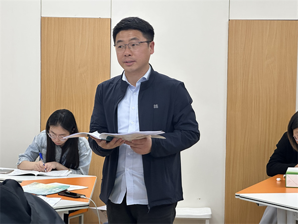 姜兵老師評(píng)課.jpg