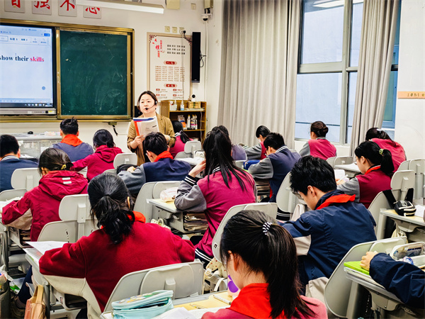 萬婷婷老師上課風(fēng)采.jpg