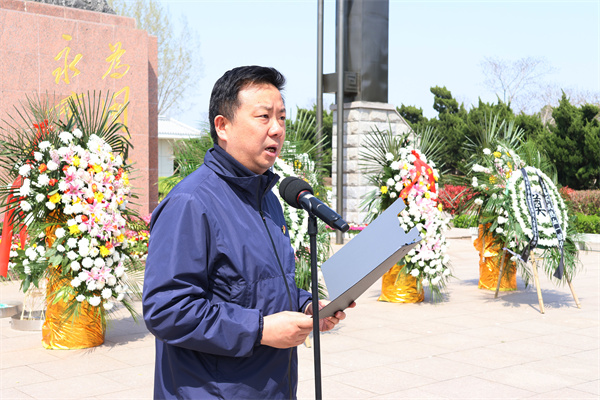 張鵬副校長講話.jpg