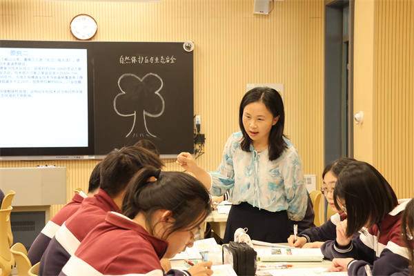 楊春勤老師上課.jpg