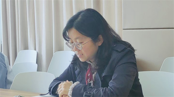 華萍老師評課.jpg
