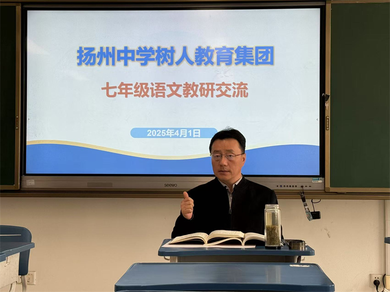 教研員王偉老師作指導(dǎo).jpg