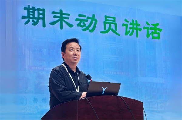 張鵬副校長.jpg