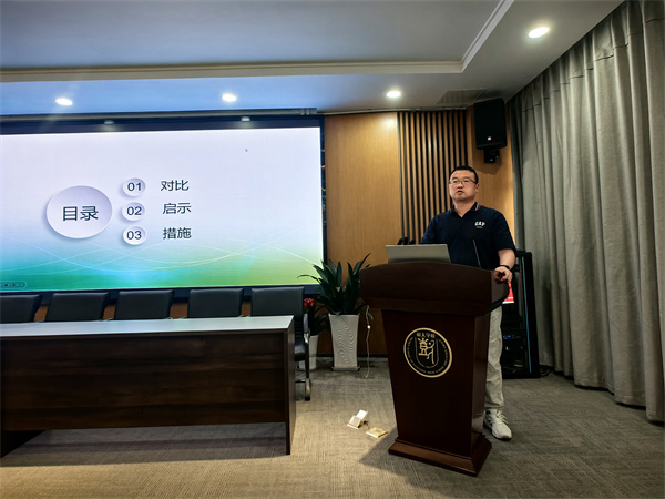 高三英語備課組長王壘發(fā)言.jpg