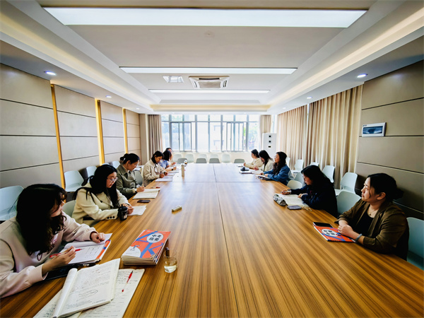 初三英語組評課.jpg
