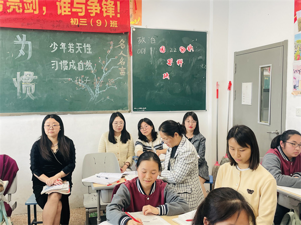 老師們聽課.jpg