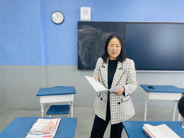 邵麗老師評課.jpg