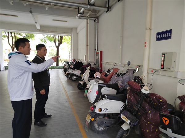 5 檢查電動自行車充電情況.jpg