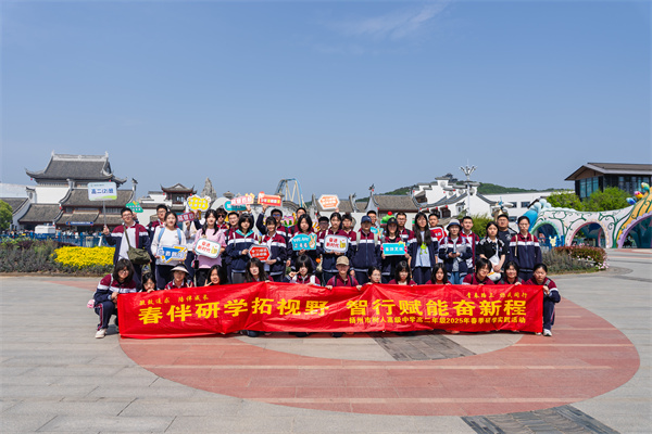 融創(chuàng)集體照2.jpg