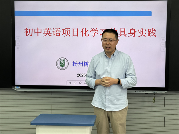 工作坊領(lǐng)銜人常松老師作講座.jpg