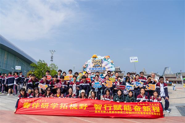 融創(chuàng)集體照5.jpg