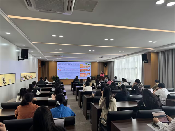 鮑靜老師發(fā)言.png
