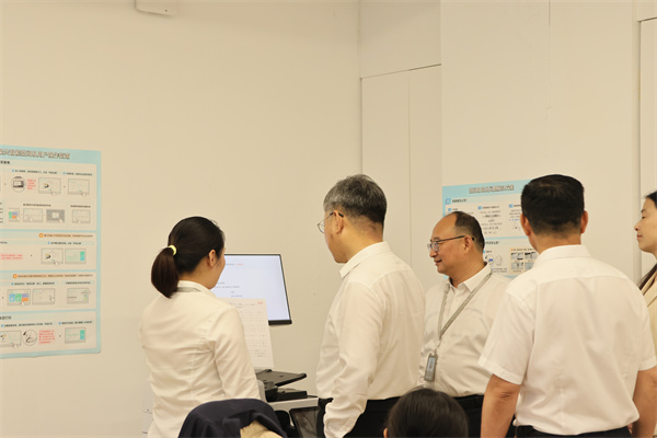 視察科大訊飛智能閱卷系統(tǒng).jpg