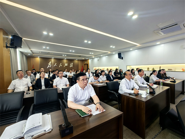 全體高三教師參會(huì).jpg