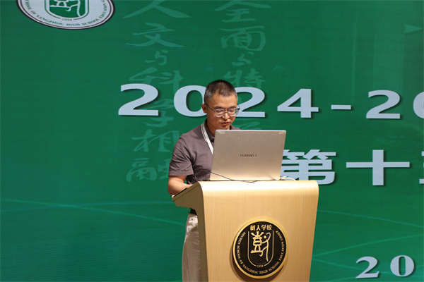 校辦主任汪柳發(fā)言.jpg