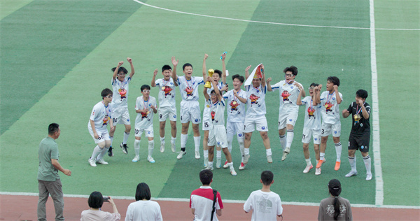 高一1班慶祝勝利.jpg
