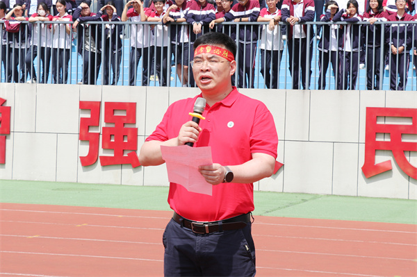 陳瑞飛主任主持壯行儀式.jpg