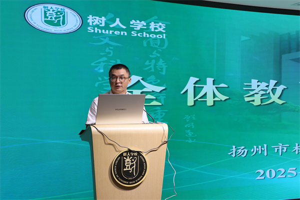 校辦主任汪柳主持.jpg