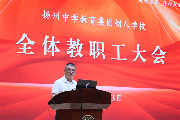 汪柳主任主持會(huì)議.jpg