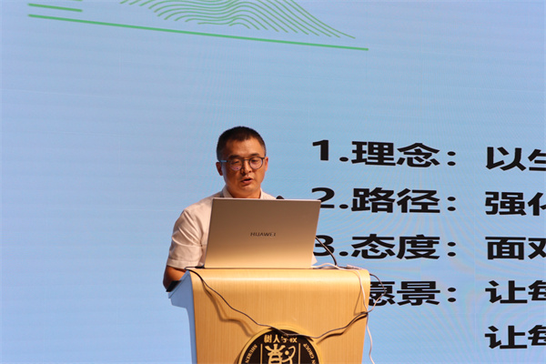 高二年級(jí)主任汪柳發(fā)言.jpg