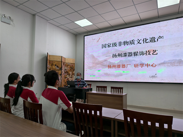 團(tuán)隊系統(tǒng)研習(xí)髹飾技藝原理.jpg