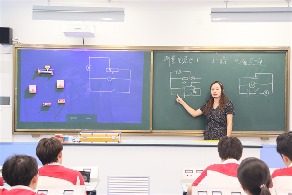 物理組：孫晗鈺老師上課.jpg