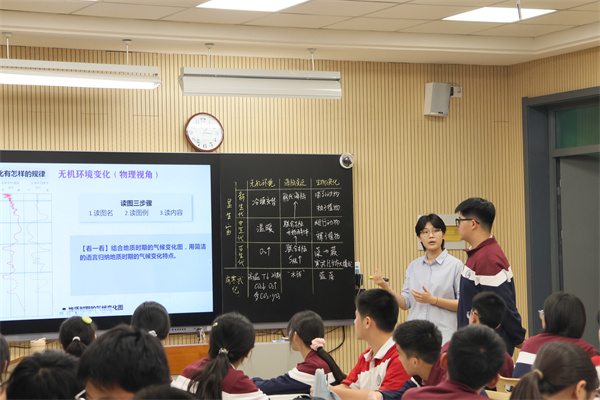 物理許宸睿上課.jpg