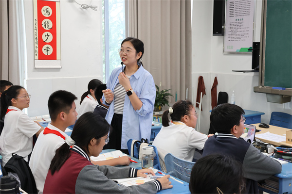 地理體育組：崔蘭蘭老師上課.jpg