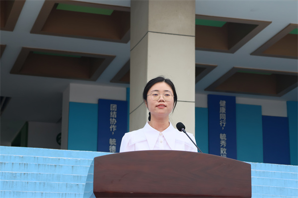 教師代表發(fā)言.jpg