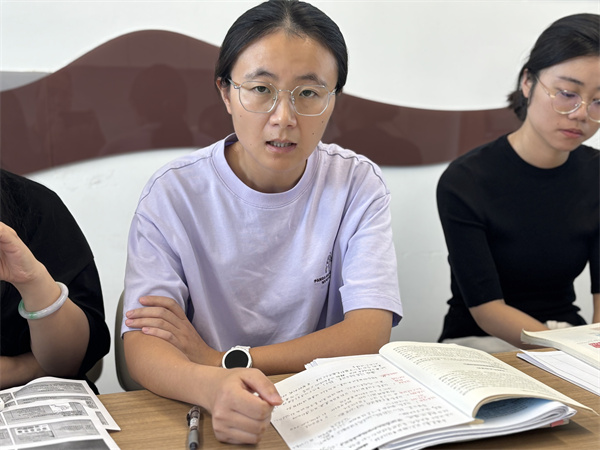 張瑜老師發(fā)言交流.jpg