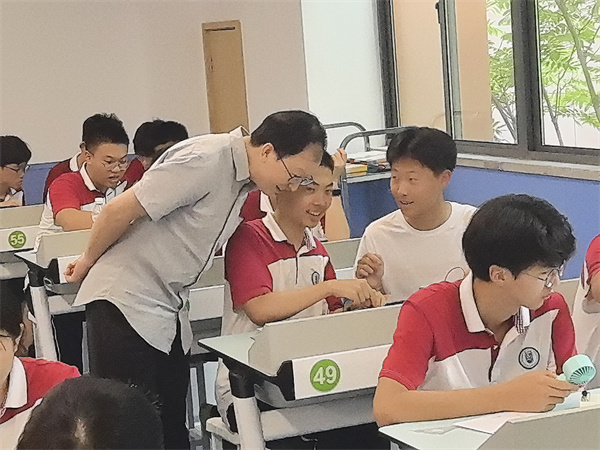 物理組：潘蘇東教授指導(dǎo)學(xué)生.jpg