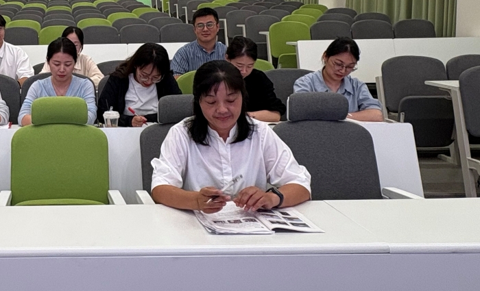 顧老師主持.jpg