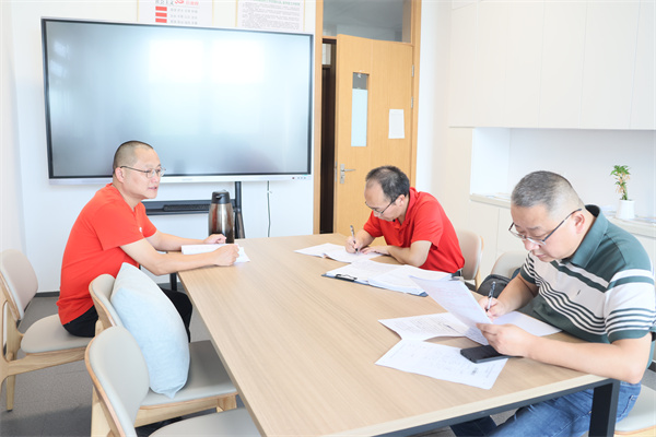 李春榮老師發(fā)言交流.jpg