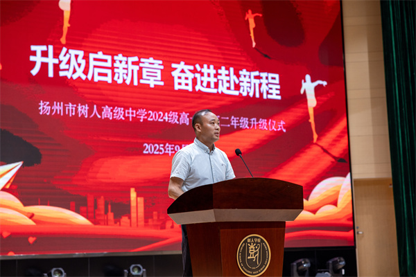 年級組長陶力越主持會議.jpg