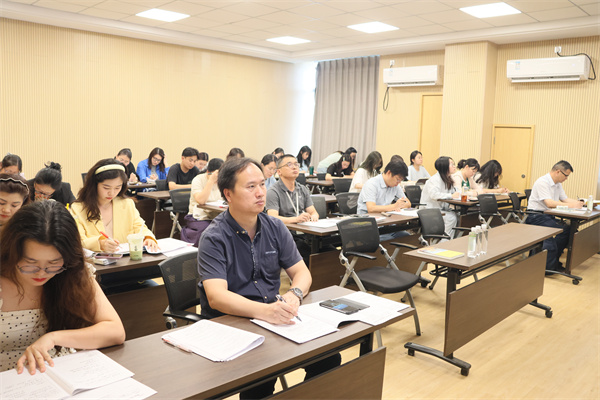 語文組：聽課現(xiàn)場.jpg