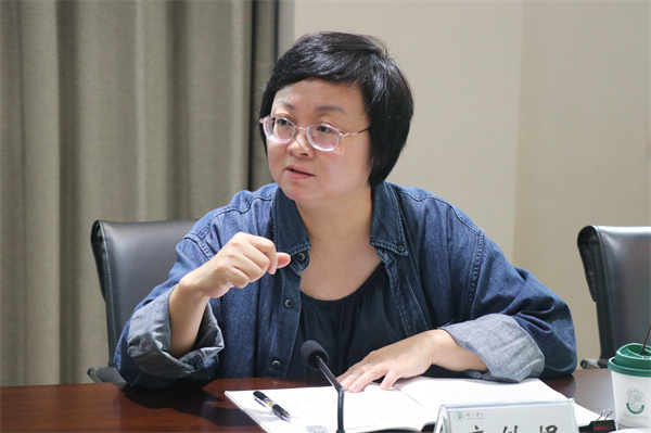 副校長(zhǎng)童敏娟交流.jpg