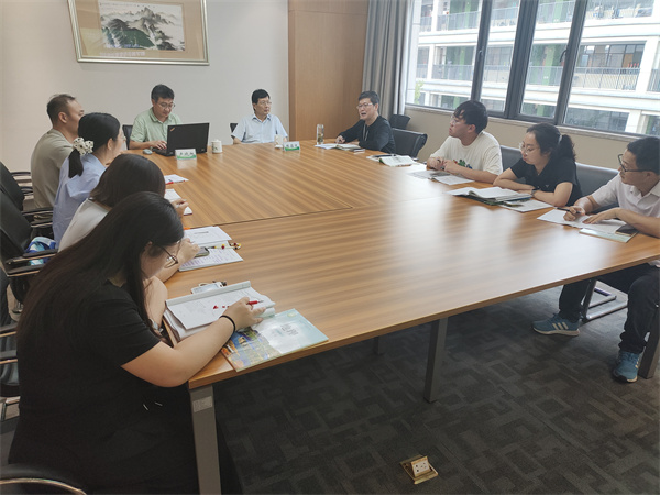 地理體育組：評(píng)課現(xiàn)場(chǎng).jpg