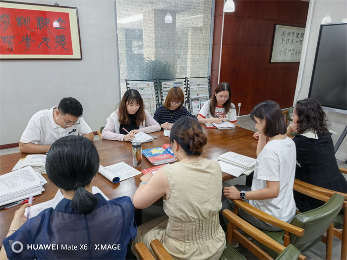 組內老師點評課.jpg