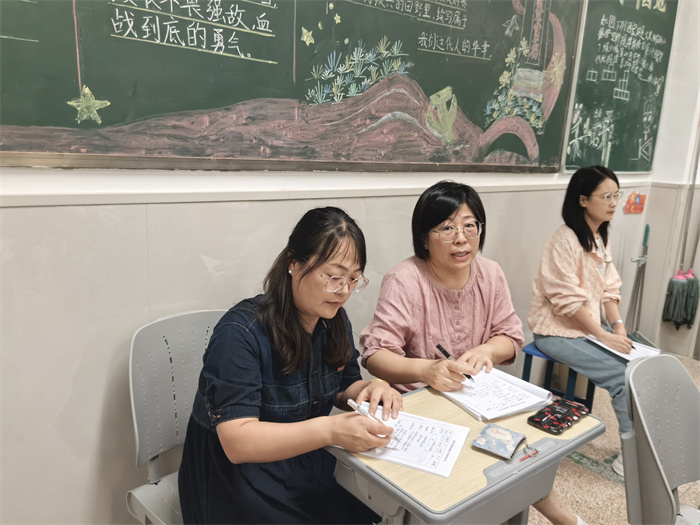 地理組聽(tīng)課.jpg