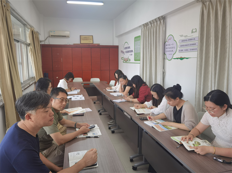 兩校區(qū)老師參會.jpg