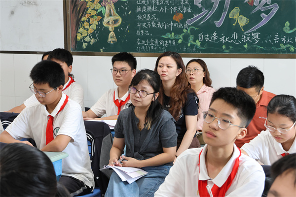 初中英語(yǔ)組：聽(tīng)課現(xiàn)場(chǎng)2.jpg