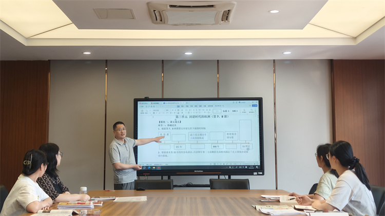 初三備課組討論.jpg